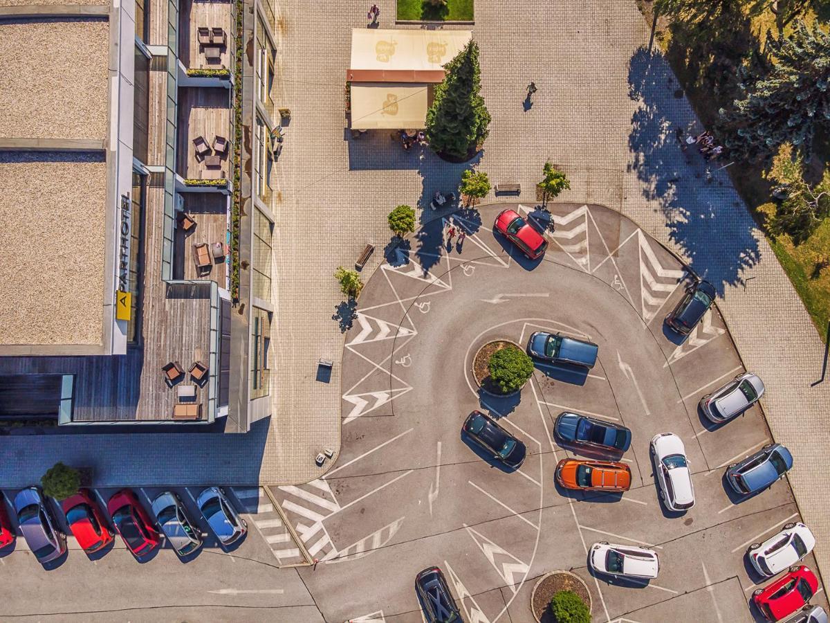 Aparthotel Central Liptovský Mikuláš Exteriör bild